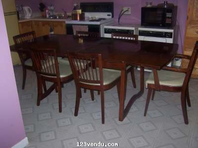 Annonces classees img:preview ENSEMBLE DE SALLE À DINER À VENDRE