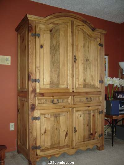 Annonces classees img:preview ARMOIRE EN PIN MASSIF