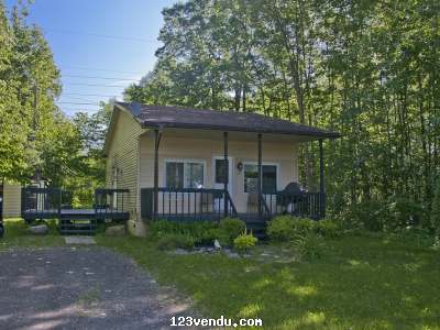 Annonces classees img:preview Maison à Boisbriand, 3 cac, grand terrain