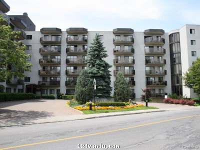 Annonces classees img:preview Condo à Montréal avec garage libre immédiatement