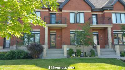 Annonces classees img:preview Faubourg Boisbriand, condo de luxe, 3 chambres, 2 garages
