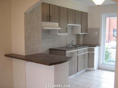 Annonces classees img:preview 1 800 SQ.F. Ground Floor+ Fin.Basement+Yard+Parking,All New  