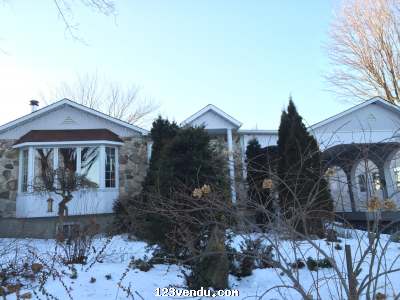 Annonces classees img:preview AUBAINE à Lachenaie Belle Maison à vendre sur grand terrain