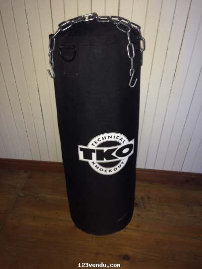 Annonces classees img:preview Punching bag 70 livres TKO avec chaîne