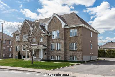 Annonces classees img:preview Triplex à vendre