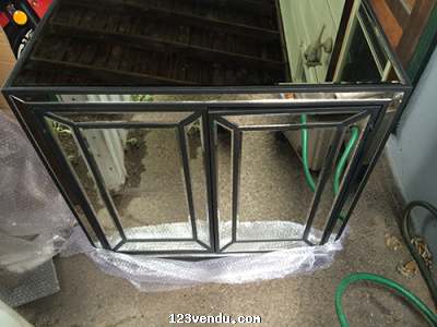 Annonces classees img:preview Buffet recouvert de vitres