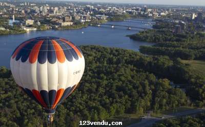 Annonces classees img:preview Envolée en montgolfiere pour 2 personnes 