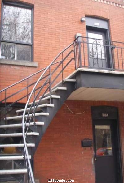 Annonces classees img:preview 3 1/2 Rosemont avec jardin