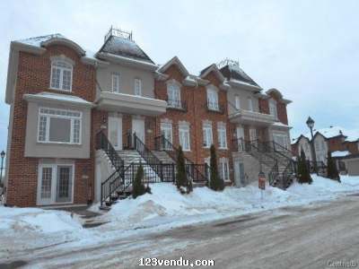 Annonces classees img:preview Condo à Laval, à côté du pont A25