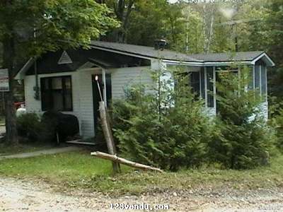 Annonces classees img:preview Chalet à vendre à Chertsey