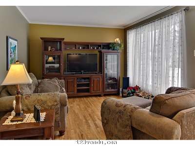 Annonces classees img:preview causeuses , pouf et table 