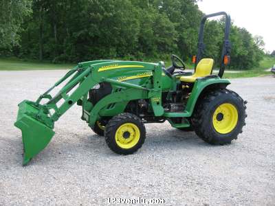 Annonces classees img:preview Tracteur John deere 3320 chargeur 300cx année 2002.
