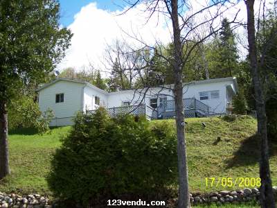 Annonces classees img:preview Chalet A vendre Lac-des-Ecorces A 2 km de Mont-Laurier