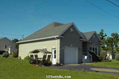 Annonces classees img:preview Bungalow Sawyerville construction 2000