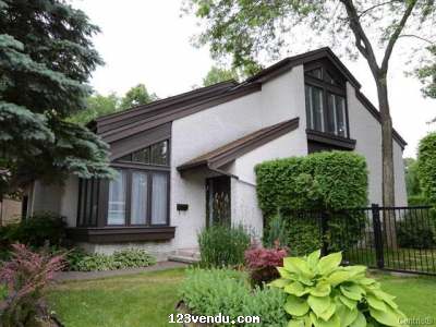 Annonces classees img:preview Maison à étage à vendre dans le Vieux-Longueuil
