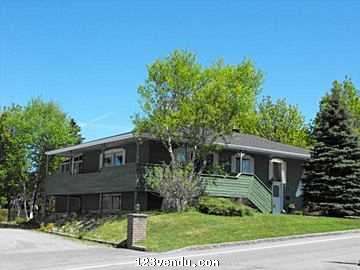 Annonces classees img:preview Rivière-du-Loup- Bungalow avec vue sur le fleuve au goût du jour