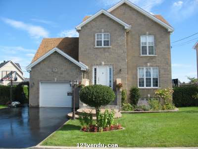 Annonces classees img:preview Superbe maison à vendre (Foyer, Piscine, Spa), 8 min autoroute 30 