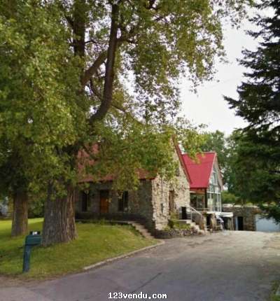 Annonces classees img:preview Reprise! Maison ancêtrale avec garage 23500p.c. terrain