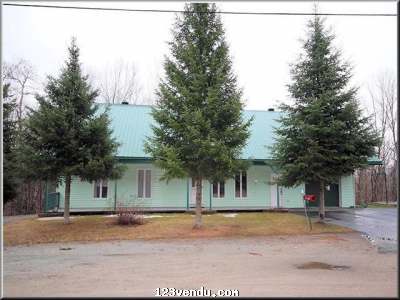 Annonces classees img:preview  Joli maison avec logement à revenus