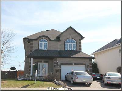 Annonces classees img:preview Superbe maison avec garage!