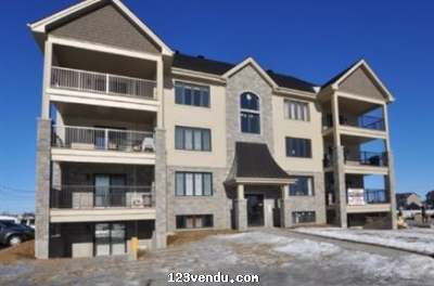 Annonces classees img:preview Superbe Condo sur le golf