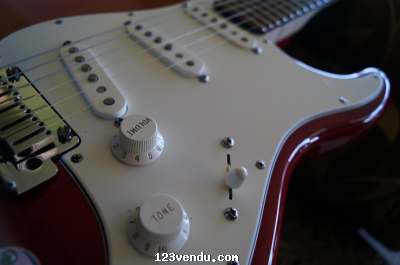 Annonces classees img:preview FENDER DLX STRATOCASTER ROSEWOOD