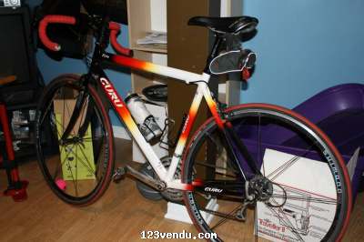Annonces classees img:preview Velo guru,cadre aluminium fourche carbone,shimano 105