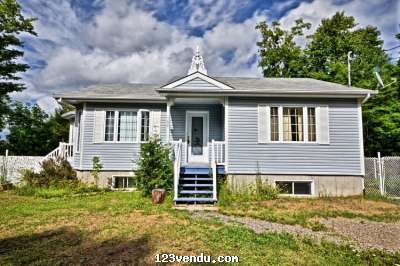 Annonces classees img:preview Saint-Faustin_Coquette propriété 4 chambres_près des services